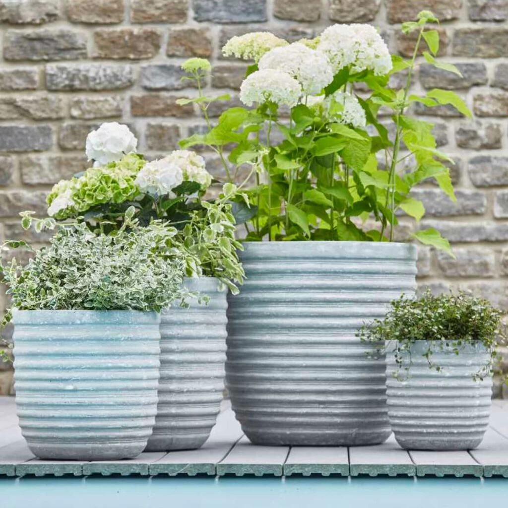 4er Set Pflanzkübel Mit Rillenstruktur - Glasfaser-Beton - Amandla 1 4er Set Pflanzkübel Mit Rillenstruktur - Glasfaser-Beton - Amandla