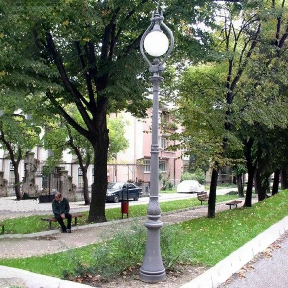 Antike Straßenlampe Aus Gusseisen Mit Kugel-Leuchte - Kamina 2 Antike Straßenlampe Aus Gusseisen Mit Kugel-Leuchte - Kamina – Bild 2