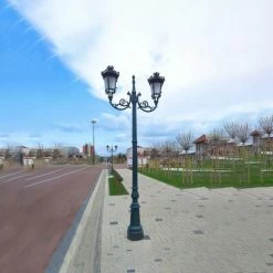 Dekorative Parklaterne Aus Gusseisen Mit Ornamenten - Thivya