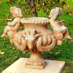 Eindrucksvolle Pflanzamphore Für Den Garten Mit Putten Und Ziegenkopf - Lambros