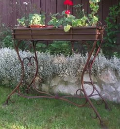 Großer Blumenständer Aus Schmiedeeisen Antik - Rousel -Gartenwelt Geschaft grosser blumenstaender aus schmiedeeisen antik rousel4