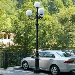 Historische Parkleuchte Aus Gusseisen Mit Dekoration - Solvey