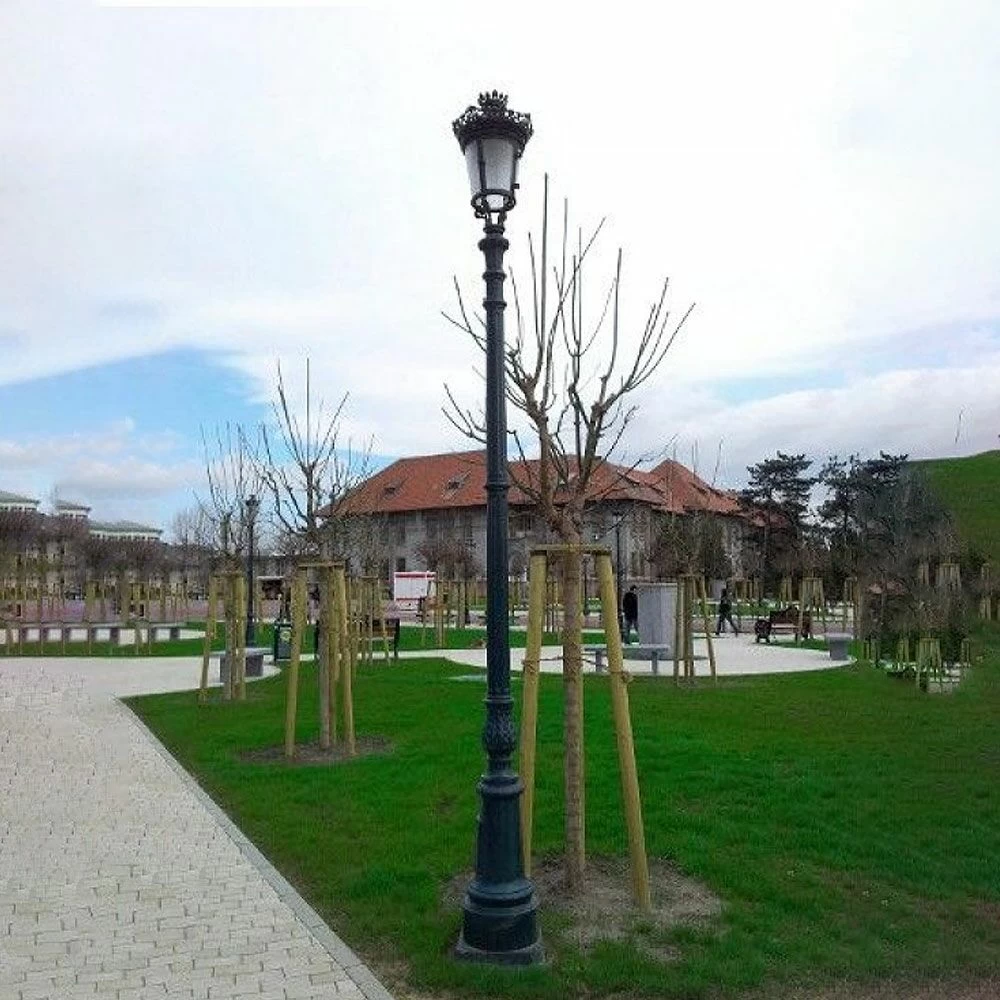 Klassische Straßenbeleuchtung Aus Gusseisen Mit Antiker Leuchte - Sveinbjörn 1 Klassische Straßenbeleuchtung Aus Gusseisen Mit Antiker Leuchte - Sveinbjörn