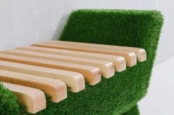 Kleine Gartenbank - Holz, GFK & Kunstrasen - Topiary - Fenke -Gartenwelt Geschaft kleine gartenbank holz gfk kunstrasen topiary fenke4