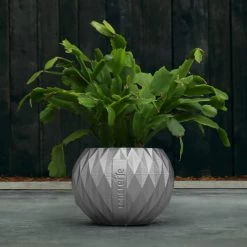 Moderner Pflanztopf Aus Beton Mit Rautenmuster - Koherna