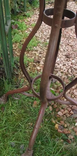 Nostalgischer Blumenständer Aus Schmiedeeisen - Romaric -Gartenwelt Geschaft nostalgischer blumenstaender aus schmiedeeisen romaric4