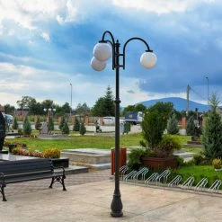 Parklampe Aus Gusseisen Mit Gesenkter Kugel-Leuchte - Anea