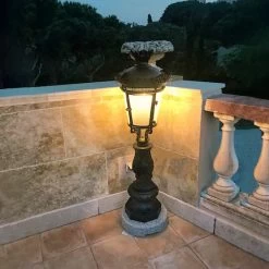 Pollerlampe Für Den Garten Im Historischen Stil Aus Gusseisen - Biki -Gartenwelt Geschaft pollerlampe fuer den garten im historischen stil aus gusseisen biki3