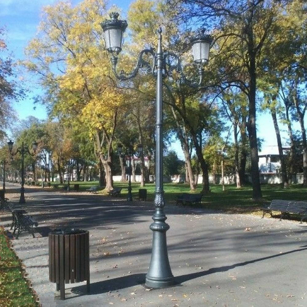Retro Straßenlaterne Aus Gusseisen Mit Schmuck-Elementen - Annbritt 1 Retro Straßenlaterne Aus Gusseisen Mit Schmuck-Elementen - Annbritt
