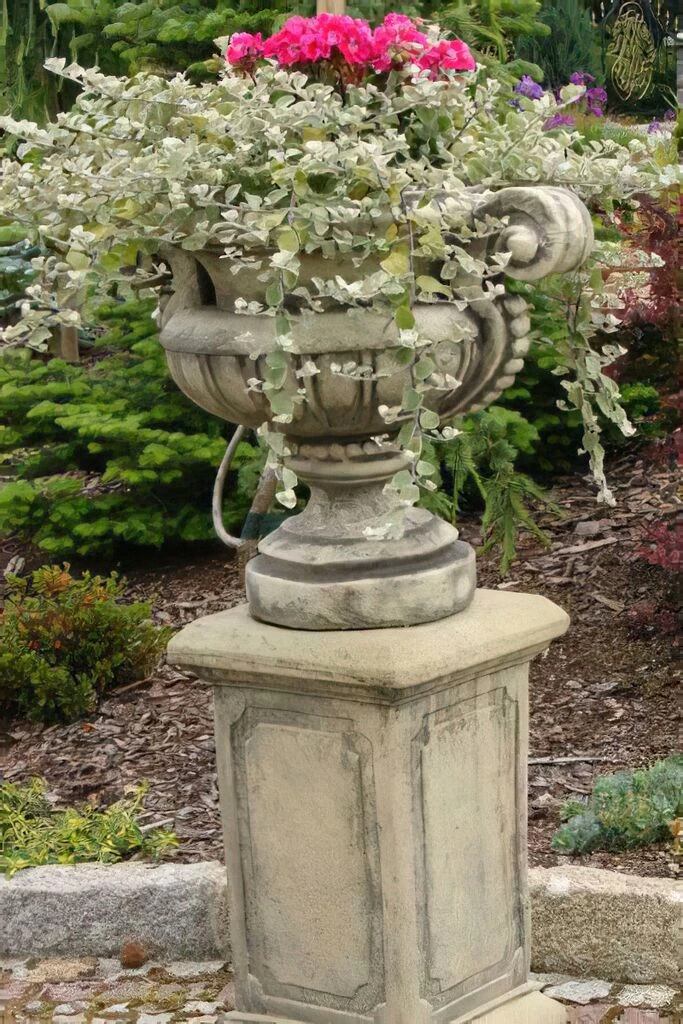 Romantische Pflanzamphore Für Den Garten - Wilhelma 2 Romantische Pflanzamphore Für Den Garten - Wilhelma – Bild 2