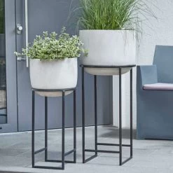 Runder Beton Pflanztopf Mit Metallfuß - Modern - Amaria