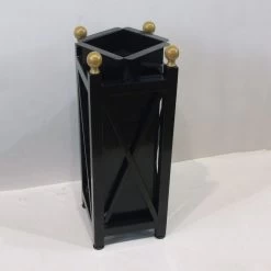 Schwarzer Metall Pflanzkübel Mit Goldenen Finals - Libro Boma -Gartenwelt Geschaft schwarzer metall pflanzkuebel mit goldenen finals libro boma3