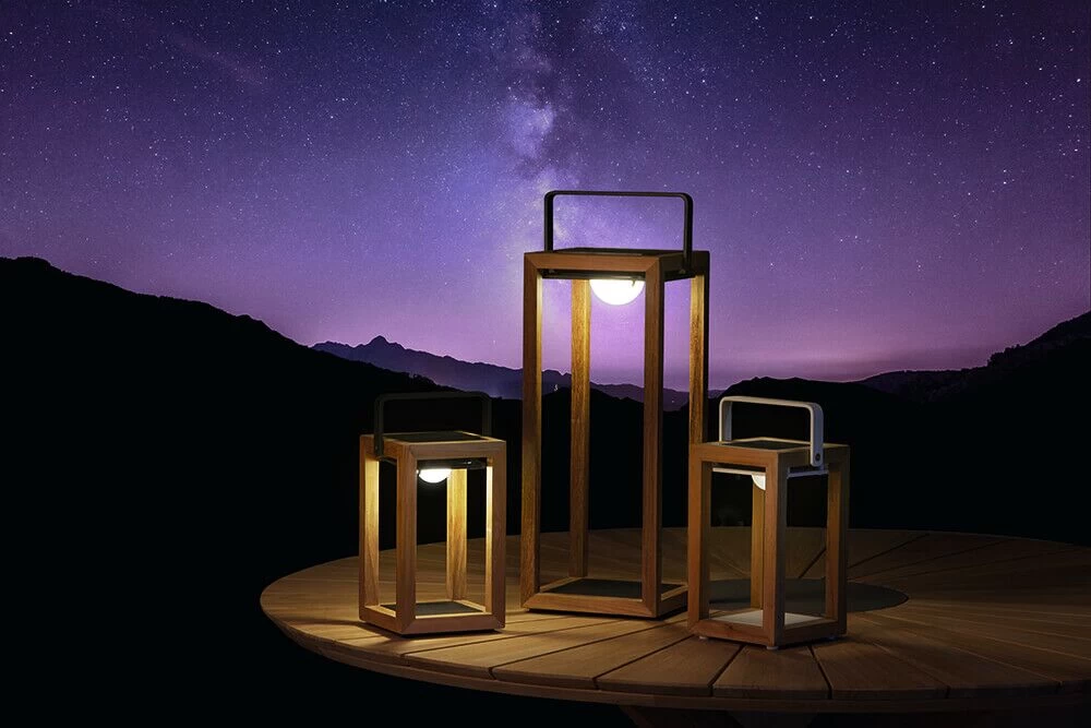 Teakholz/Alu Solarleuchte In Weiß Mit USB - Solarleuchte Lima Holz 2 Teakholz/Alu Solarleuchte In Weiß Mit USB - Solarleuchte Lima Holz – Bild 2