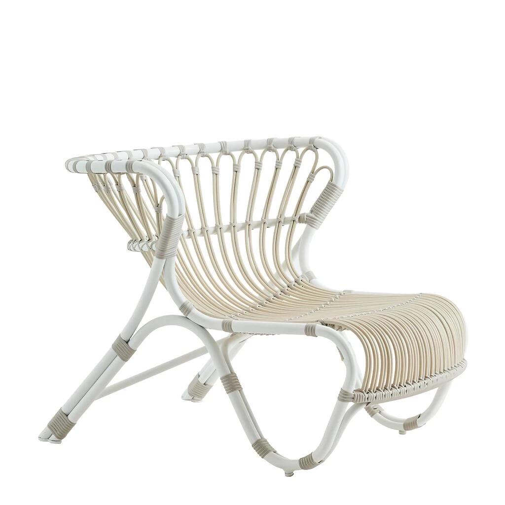Weißer Loungechair Mit Rückenlehne Aus Alu-Rattan - Loungesessel Minja 1 Weißer Loungechair Mit Rückenlehne Aus Alu-Rattan - Loungesessel Minja