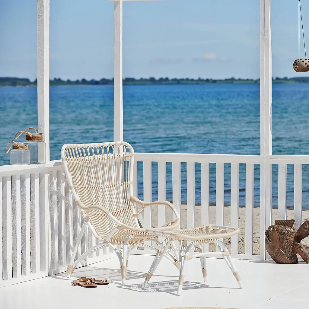 Wetterfeste Fußbank In Weiß Mit Rattan-Look - Fußbank Elina 2 Wetterfeste Fußbank In Weiß Mit Rattan-Look - Fußbank Elina – Bild 2